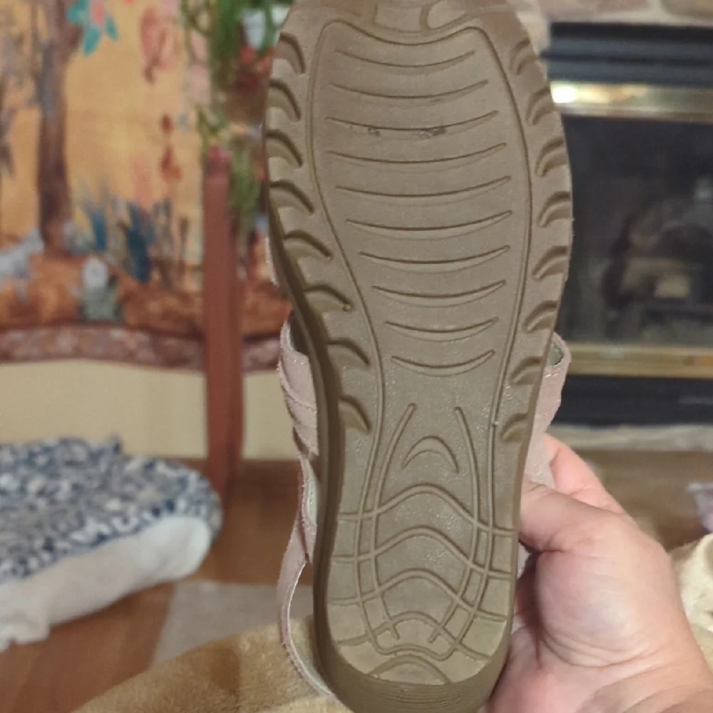 Skechers Suede Beige Strappy Sandals. Super comfortable. Velcro Closure.